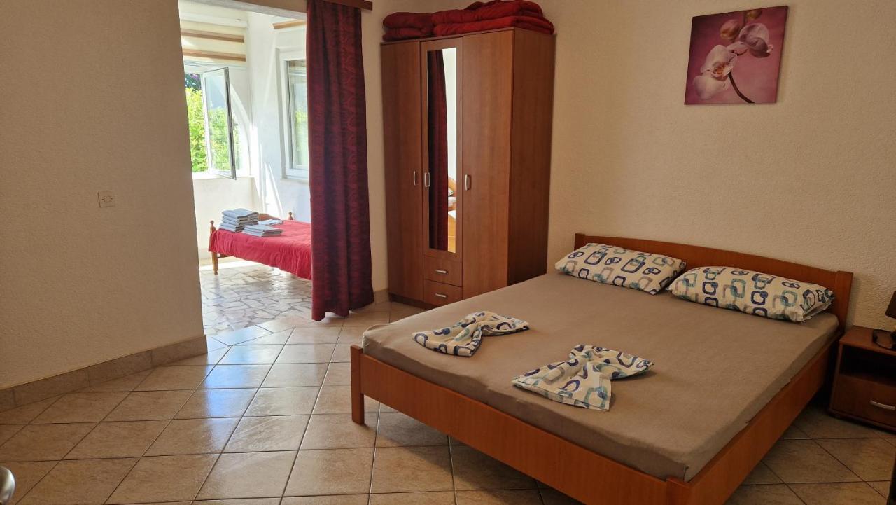 Apartments Alma Orebic Bagian luar foto