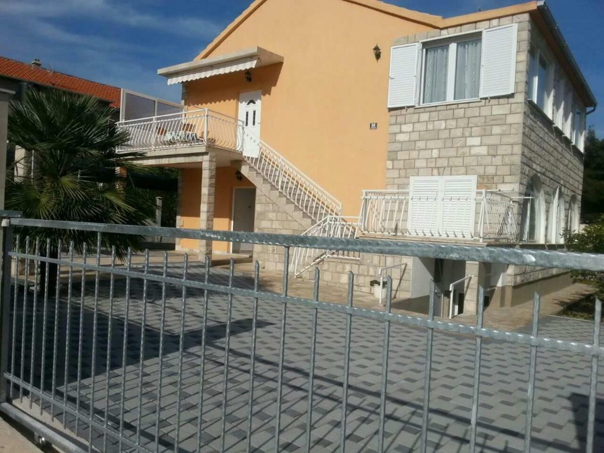 Apartments Alma Orebic Bagian luar foto