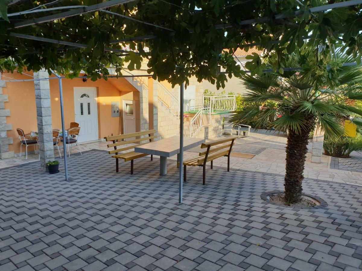 Apartments Alma Orebic Bagian luar foto